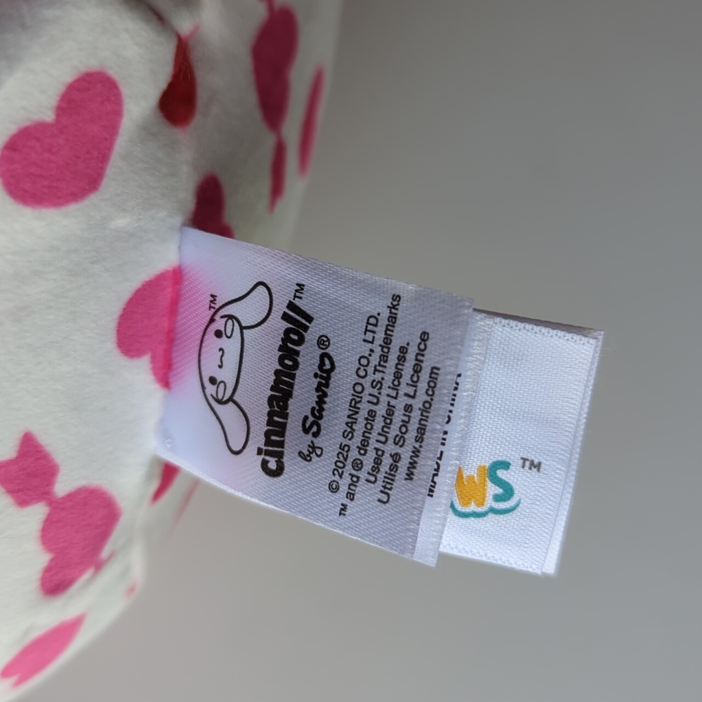 2025 Cinnamoroll Hello Kitty Hearts Squishmallow - Picture 6 of 7